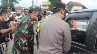 Gagal Piknik ke Garut, Ribuan Kendaraan Diminta Balik Kanan