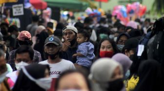 Kawasan Hutan Kota Ramai Dikunjungi Warga saat Kasus Covid-19 Melonjak di Bekasi