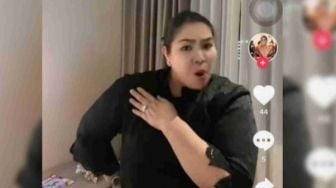 Yihaaa Istri Gubernur Sultra Goyang Tiktok Viral, Netizen : Seperti Tina Toon