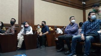 Masuk Ruang Sidang, 18 Warga Korban Korupsi Bansos Minta Ganti Rugi ke Eks Mensos Juliari