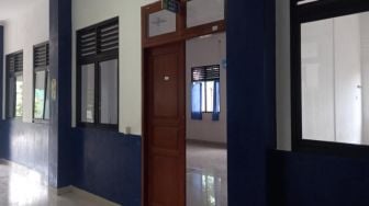 Suasana Ruang Kelas SMP 30 Kota Tangerang yang Jadi Tempat Isolasi Pasien Corona