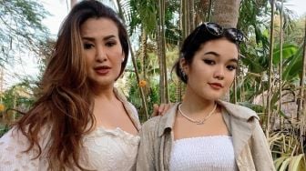 7 Gaya Anak Penyanyi Dangdut Kondangan, Putri Liza Natalia Seksi Abis