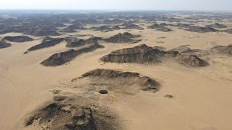 Pemandangan udara Sumur Barhout yang dikenal sebagai Sumur Neraka di Yaman, diambil pada 6 Juni 2021. [AFP/Photo]