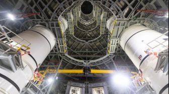 Siap ke Bulan, NASA Pindahkan Megaroket SLS Baru untuk Peluncuran