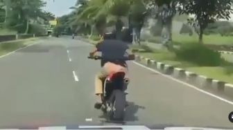 Viral! Gaya-gayaan Freestyle di Jalanan, Ending Pemotor Ini Berakhir Memalukan