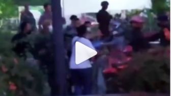 Mencekam! Viral Video Kerusuhan di Suramadu Tadi Pagi, Petugas Dilempari Petasan