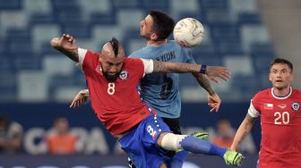 Uruguay vs Chile: Gol Bunuh Diri Vidal Buyarkan Kemenangan La Roja