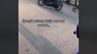 Wanita Ini Kepergok Pulang Kerja Bareng Cowok Lain, Respons Pacar Bikin Kaget