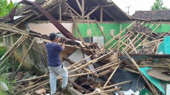 Sekolah Berusia 41 Tahun di Leuwidamar Lebak Ambruk Diguyur Hujan