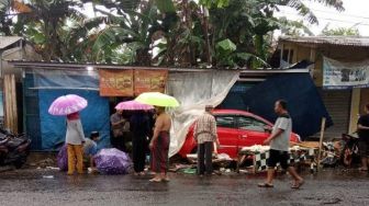 Mobil Tabrak Lapak Sayur di Cianjur, Ibu Hamil Jadi Korban