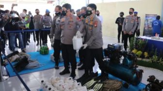 Polisi Sita Ratusan Bom Ikan Siap Pakai di Sulsel, 8 Orang Ditangkap