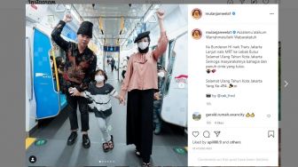 Ahmad Dhani Foto Tanpa Masker di Dalam MRT, Warganet: Kalau Artis Boleh Foto Buka Masker