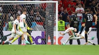 Gelandang Jerman Leon Goretzka mencetak gol kedua timnya selama pertandingan sepak bola Grup F EURO 2020 antara Jerman melawan Hungaria di Allianz Arena di Munich, Kamis (24/6/2021) dini hari WIB.  [AFP/Photo]