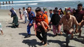 2 Bocah Tenggelam di Pantai Tiram Padang Pariaman, Kakak Meninggal dan Adik Masih Dicari