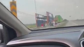 Cara Unik Pemobil Bikin Bocah Nongkrong di Jalan Tol Bubar Seketika, Modal Beginian Doang