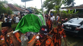 6 Orang Rawalo Tewas Kecelakaan Bus Versus Mobil, Pemakaman Banjir Tangisan