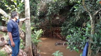 Dikepung Massa, Maling Motor di Tangsel Terjun ke Kali Angke dan Hilang