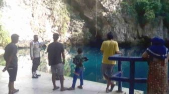 Diduga Serangan Jantung Saat Berenang, Wisatawan Danau Biru Meninggal Dunia