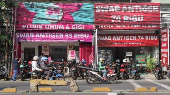 Perang Harga Pemeriksaan Swab Antigen dan PCR di Jalan Warung Buncit