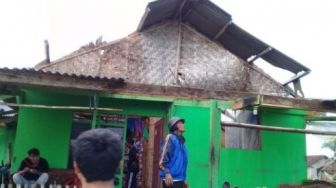 2 Kampung Pandeglang Porak-poranda Diterjang Puting Beliung, 65 Rumah Rusak