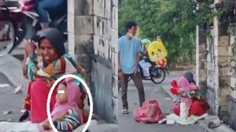 Senyum Bahagia 2 Anak Pemulung Diberi Balon, 'Mendahului Kita Rasakan Kerasnya Dunia'