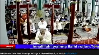 Pembacaan Yasin untuk Imam Kh Ahmad Nawawi Dencik Al Hafidz Diwarnai Tangisan Umat