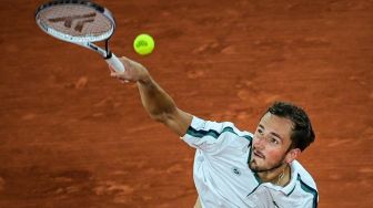 Sempat Kalah di Set Pertama, Daniil Medvedev Maju ke Semifinal Toronto Masters