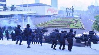 Satgultor TNI 'Serbu' Gedung DPR RI, Latihan Bebaskan Pejabat yang Disandera