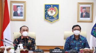 Kemendagri Terima Penghargaan Sukses PK21 dari BKKBN