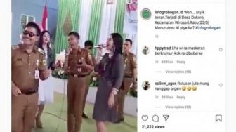 Gubernur Berang Lihat Kepala Desa Asyik Joget Bareng Biduan Tanpa Masker