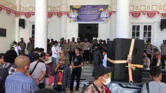 Mahasiswa Desak Penjarahan Aset Rumah Jabatan Bupati Harus Diusut Tuntas