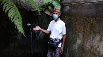 Wisata Bali: Sejukkan Jiwa dengan Melukat di Taman Beji Pura Dalem Sari