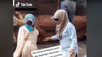 Ibu-ibu Comoti Cabai di Karung, Aksinya Bikin Emosi!