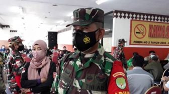 Vaksinasi di GOR Ciracas Ricuh Gara-gara Kuota Antrean Habis, Tentara Turun Tangan