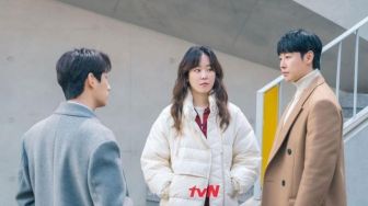 3 Artis Mainkan Peran Ganda di Drama Korea, Aktingnya Jempolan!