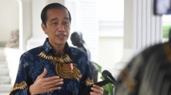 Jokowi Beri Penghargaan Bintang Bhayangkara Naraya Kepada 3 Anggota Polri