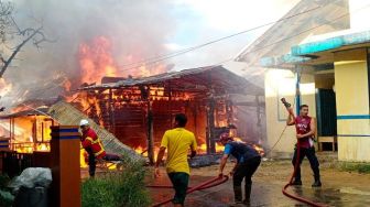 Kebakaran Terjadi di Pasar Sekadau