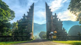 Preservasi Sastra Bali, Yayasan Puri Kauhan Ubud Luncurkan 3 Buku Sastra Saraswati Sewana