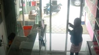 Viral Modus Emak-emak Curi HP di Toko Kue, Nyelonong Tinggalkan Tas Isi Sampah