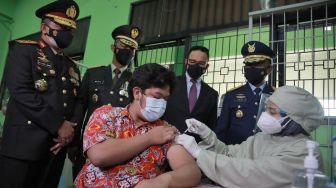 Anies Targetkan Vaksinasi 1,3 Juta Anak Usia 12-17 Tahun di Jakarta