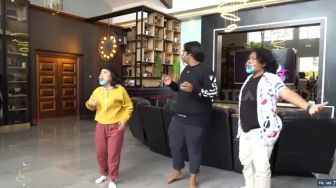 8 Potret Rumah Crazy Rich Bekasi, Penuh Koleksi Mewah Limited Edition