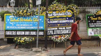 Suasana di depan rumah Rachmawati Soekarnoputri di Jati Padang, Jakarta Selatan, Sabtu (3/7/2021). [Suara.com/Alfian Winanto]