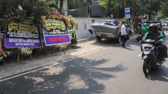 Suasana di depan rumah Rachmawati Soekarnoputri di Jati Padang, Jakarta Selatan, Sabtu (3/7/2021). [Suara.com/Alfian Winanto]