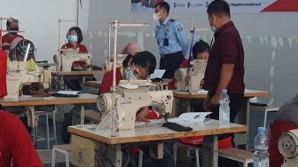 Jadi Pabrik Garmen, Inovasi Rutan Surakarta Dipuji Eks Sekjen Kemenkumham dan Ketua DPD RI