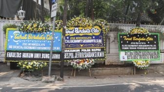 Suasana di depan rumah Rachmawati Soekarnoputri di Jati Padang, Jakarta Selatan, Sabtu (3/7/2021). [Suara.com/Alfian Winanto]