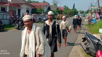 Bakal Bertemu Gubernur Banten Wahidin Halim, Warga Badui Jalan Kaki Sejauh 160 Kilometer