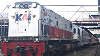 12 Kereta Api Jarak Jauh Terhenti di Stasiun Jatinegara Imbas Reuni 212