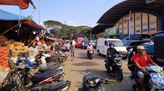 PPKM Darurat Baru 2 Hari Berjalan, Omzet Pedagang Pasar Kramat Jati Anjlok 40 Persen