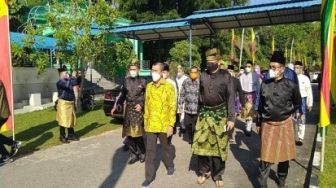 Gubri Syamsuar Gemar Pakai Batik Siak, Ini Motif dan Maknanya