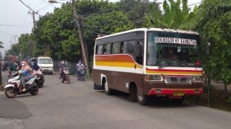 Hindari Penyekatan PPKM Darurat, Bus di Depok Masuk Jalan Kecil